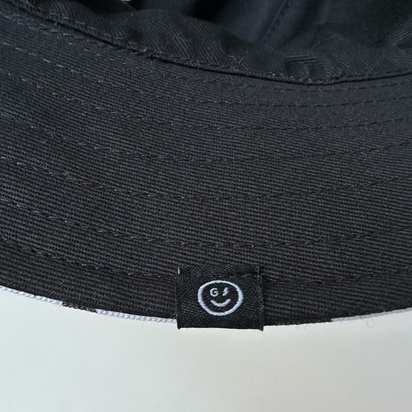 Gilly Hicks Bucket Hat Summer Smiley Face Logo Y2K Reversible OS Sun Hat - Picture 7 of 10
